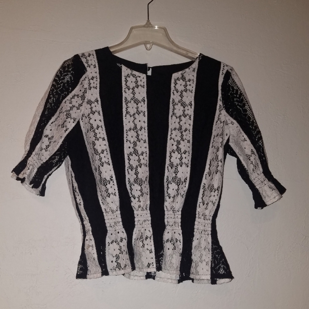 Olisi lace top.